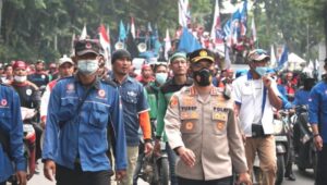 Tiga ribu Lebih Personil Gabungan Siaga Saat Amankan Demo Buruh Di Surabaya
