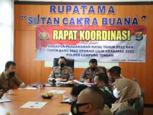 Polres Lampung Tengah Melaksanakan Vaksin Hunter Mobile Menyasar Ke Masjid Al Ikhlas LK. V Bandarjaya Barat Lampung Tengah