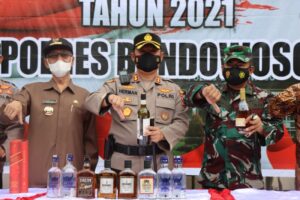 Forkopimda Bondowoso Musnahkan Ribuan Botol Miras dan Knalpot Brong Hasil Cipta Kondisi 2021