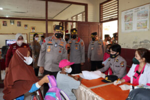 Kapolda Lampung Hadiri Vaksinasi Serentak di Tanjung Bintang, Polres Lamsel Sediakan 1.782 Dosis Vaksin