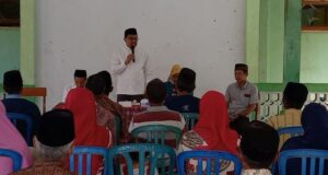 H.Tohari Serahkan Buku Nikah Dan Adminduk Secara Gratis Kepada Warga Bondowoso