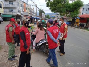 Satgas Covid-19 KotaKarang Raya Sosialisasi Tentang Virus Omicron Dan pembagian Masker Di wilayah KKR