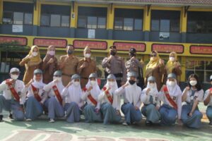 Motivasi Pelajar, Kapolsek Teluk Betung Utara Jadi Pembina Upacara di Sekolah