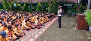 Satlantas Polres Banyuwangi Gandeng BNN  Gelar Police Go To School