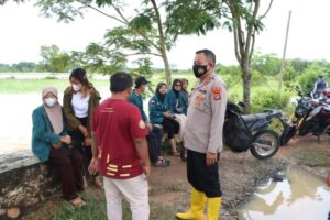 Terjun Langsung, Kapolres Tulang Bawang Barat Cek Lokasi Banjir di Wilayahnya