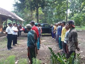 Perhutani Bondowoso Berikan Bantuan Kepada Tenaga Kapling
