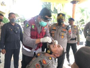 Polresta Banyuwangi Gencarkan Pamor Keris Dan Swab Antigen Serta Wajibkan Scan Barcode Peduli Lindungi