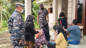 BABINPOTMAR Lanal Banyuwangi Kawal Vaksinasi Maritim