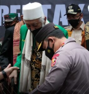 Inilah Sosok Petinggi Polri Yang Santun Terhadap Ulama
