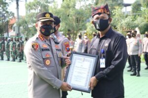 Polresta Banyuwangi Berikan Penghargaan Kepada Forpimka Pesanggaran
