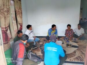 Perum Perhutani KPH Banyuwangi Melalui BKPH Setail Berikan Tali Asih Kepada Keluarga Korban Angin Puting Beliung