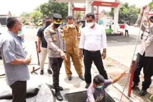Kapolres Gandeng Diskoperindag Situbondo Sidak SPBU Dan SPPBE