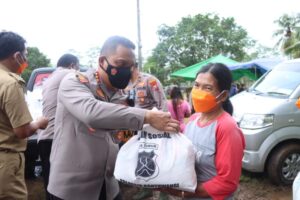 Polresta Banyuwangi Peduli Korban Bencana Alam Banjir Bandang Pesanggaran