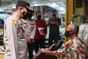 Pastikan Minyak Goreng Tersedia Saat Ramadhan Tersedia,Polres Bondowoso Sidak Pasar Induk