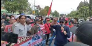 GP Sakera Gelar Aksi Demo Didepan Kantor Kemenag Situbondo,Ada apa?