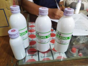 Cegah Miras Oplosan, Polisi Sita Puluhan Botol Alkohol 70% di Besuki