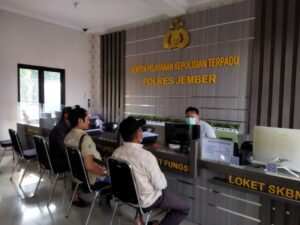 Merasa Dirugikan Jutaan Rupiah Samari Didampingi LBH BIN Laporkan Pemuda Inisial Ar Dan JD Ke Polres Jember