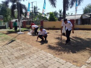 Karyawan Kecamatan Botolinggo Laksanakan Karya Bakti,Berikut Pesan Kepala Kecamatan