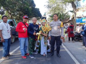 Pemdes Kalibagor Situbondo, Menyambut HUT RI Ke-77 Adakan Bermacam Karnafal Unik