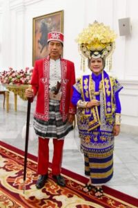 Baju Adat Buton pada HUT ke-77 Kemerdekaan