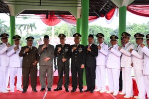 Dandim Bondowoso Irup Upacara Penurunan Bendera Peringatan HUT RI Ke-77
