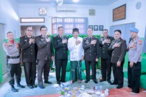 AKBP ANDI SINJAYA PIMPIN RIBUAN SANTRI PONPES WALISONGO IKUTI UPACARA HARI KEMERDEKAAN KE-77 REPUBLIK INDONESIA