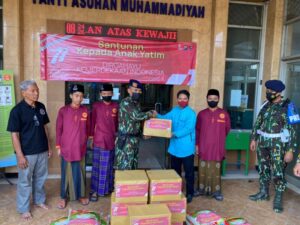 Peringati HUT RI ke-77, Jajaran Sat Brimob Polda Jatim Secara Serentak Memberikan Santunan ke Anak Yatim