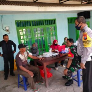 Babinsa Pantau Pelaksanaan Vaksinasi Booster Covid-19