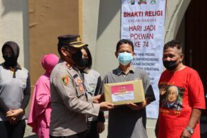 Polres Bondowoso Adakan Kegiatan Bhakti Religi dan Pembagian Sembako