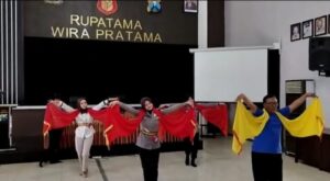 Persiapkan HUT Polwan Ke-74 di Polda Jatim, Polwan Polresta Banyuwangi Latihan Tari Gandrung
