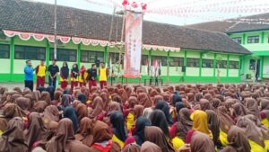 Penyuluhan Dampak Narkoba Oleh IPWL LRPPN BI & LAN Secara Outdoor di Halaman MAN 2 Banyuwangi