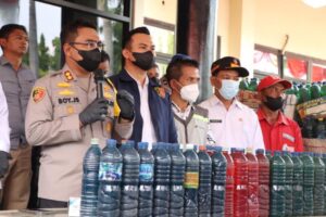 Polres Nganjuk Berhasil Ungkap Penimbunan 2 Ribu Liter Pertalite dan Ratusan Liter Pertamax Oplosan