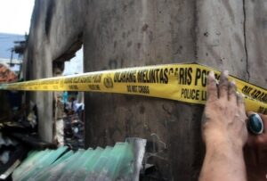 Tim Labfor Polda Jatim Terjun Langsung Selidiki Gudang Terbakar Diduga Tempat Penimbunan Solar Di Silolembu Bondowoso