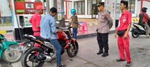 Pasca Kenaikan Harga BBM, Kapolsek Situbondo Kota Pantau dan Amankan 3 SPBU