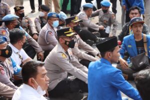 Kapolres Bondowoso Turun Langsung Dalam Unras PMII