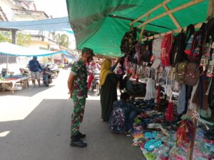 Babinsa Koramil Wringin Pantau Ketertiban Pasar Tradisional