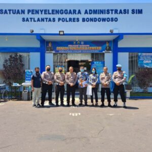 Iptu Taufan Akbar SH Berikan Reward Anggota Berprestasi Dalam Pelayanan Kepada Masyarakat