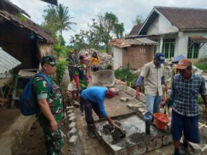 Danramil 13/Tlogosari Bersama Pasiter Kodim 0822/ Bondowoso, Laksanakan Giat TMMD