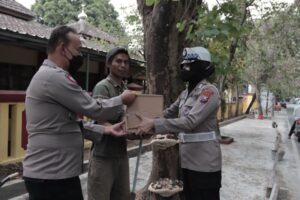 Polresta Malang Kota Distribusikan Bantuan Sosial Masyarakat Terdampak Penyesuaian Harga BBM