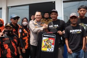 Kapolres Malang Berikan Edukasi Peduli Keselamatan Berkendara Kepada Sopir Jeep Wisata TNBTS