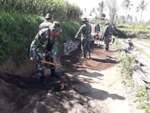Hari Pertama TMMD Imbangan Ke-114 Kodim 0822 Bondowoso Sigap Benahi Akses Jalan Desa