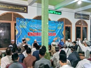 Unit Binmas Polsek Genteng Bersama Forkopimka Ikut Serta Dalam Acara Pembacaan Maulid Simtuddurror
