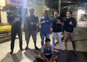 Bejat ! ! Seorang Pria Pengangguran Dipadang Cabuli Sepupunya Sendiri Didalam Pondok