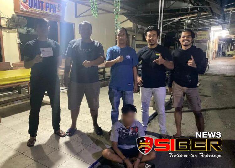 Bejat ! ! Seorang Pria Pengangguran Dipadang Cabuli Sepupunya Sendiri Didalam Pondok