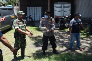 Polres Bondowoso Membantu Warga yang Terkena Dampak Angin Puting Beliung