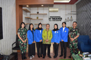 Anggota Kodim 0825 Berikan Pelatihan Master Of Ceremony Kepada Mahasiswi Uniba