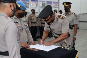 Kapolres Pasuruan Kota Pimpin Serah Terima Jabatan Kasat Samapta dan Kapolsek Grati