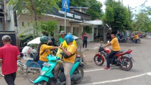 Organisasi Kanggo Seduluran Bagikan 400 Nasi Bungkus