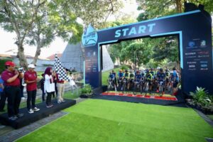 Bupati Ipuk Lepas Ratusan Pesepeda Dari Sumatra Hingga Papua Ikuti Banyuwangi Bluefire Ijen KOM Challenge 2022