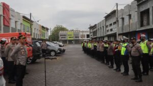 Wujudkan Situasi Kamtibmas Kondusif, Kapolres Pasuruan Melaksanakan Apel Konsolidasi Pengamanan Jalur Supporter.